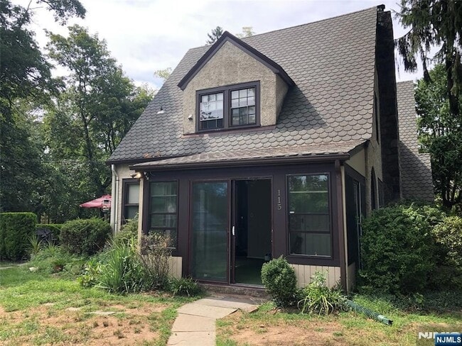 Building Photo - 115 Degroff Pl