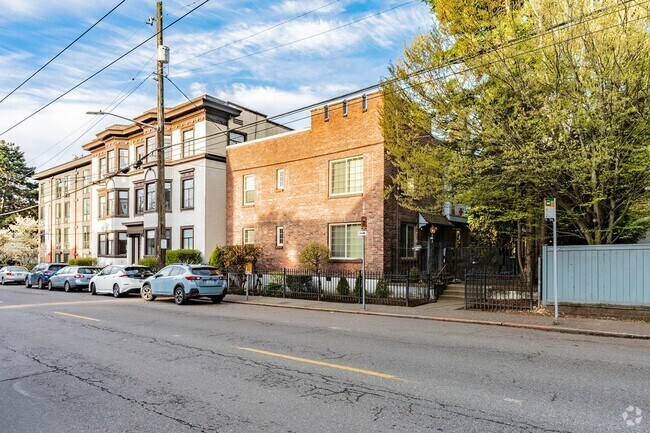 Building Photo - Lansdowne Manor Rental