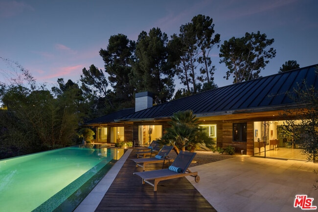 Building Photo - 1120 El Retiro Way