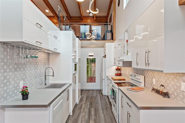 Photo - 44276 Bayview Rd