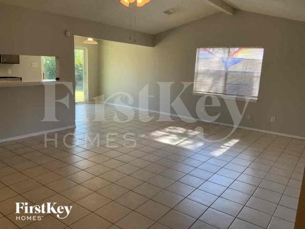 Photo - 9819 Kiwi Ln