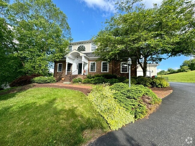 Building Photo - Wyatt Farms Home With Serene Views