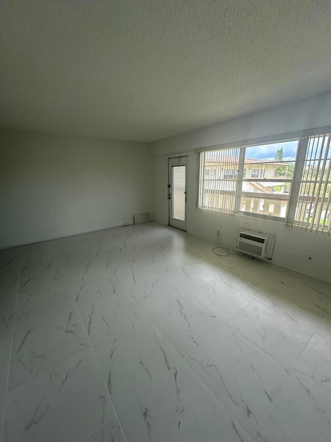 205 Mansfield F