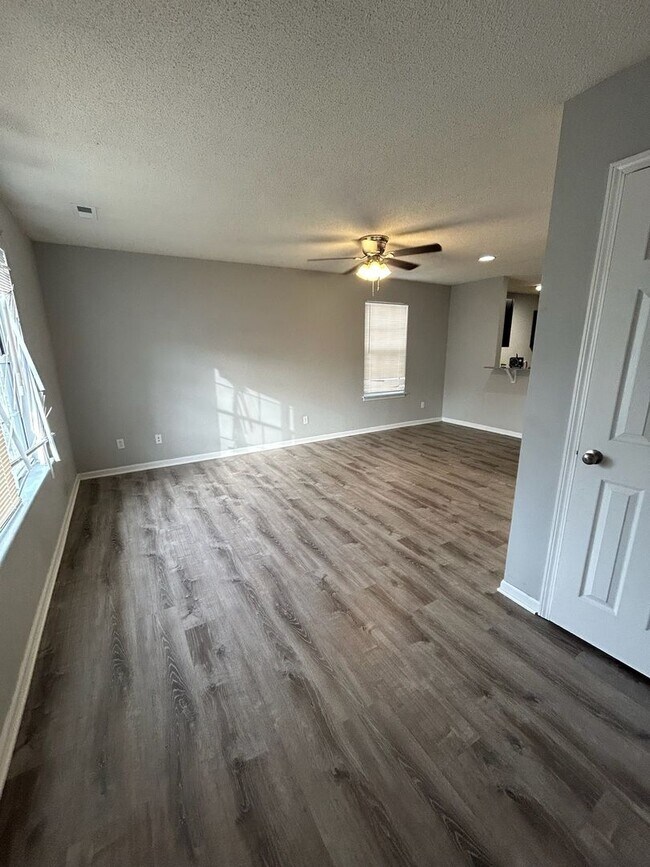 3913-3915 Olympic Ct