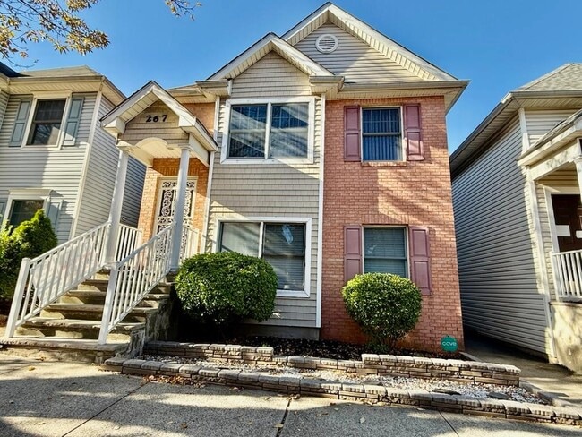 Building Photo - 267 Gates Ave Unit 1