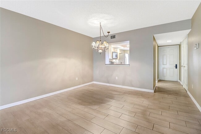 Photo - 7430 Lake Breeze Dr Unidad 206