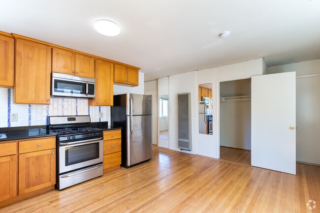 1BR, 1BA - Small One Bedroom - Parker House