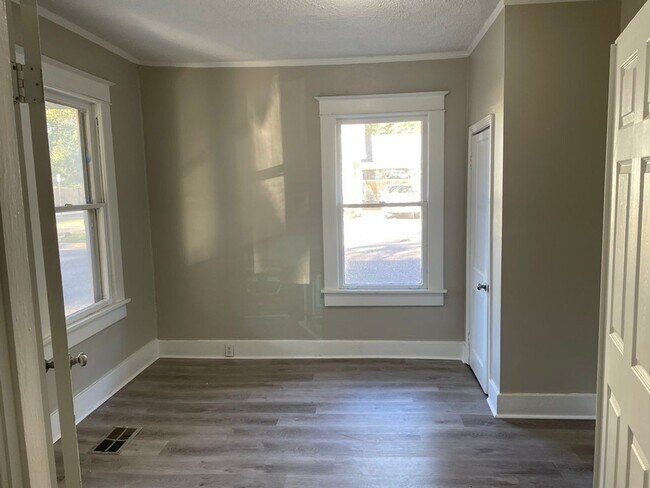 Photo - 2774 Midland Ave