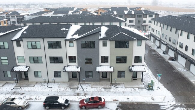 Photo - 1040 W State St