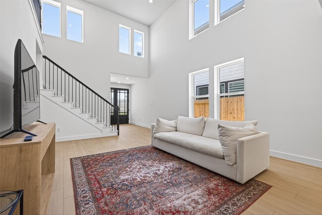 Photo - 702 Sonfield Dr