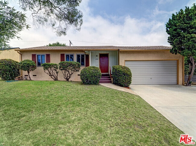 Building Photo - 8716 Bleriot Ave Rental