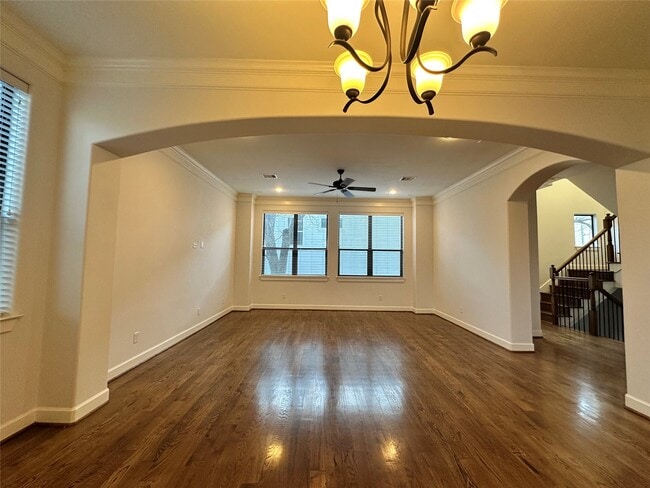 Photo - 615 W 27th St