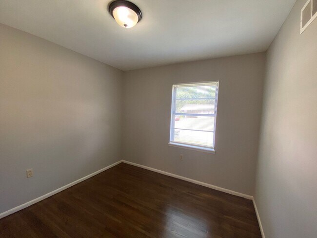 Photo - 3590 Merritt St