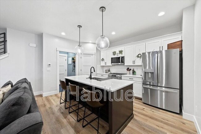 Photo - 917 E Bissett St