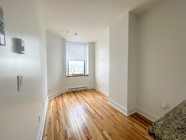 Photo - 207 Bank St Unit 201
