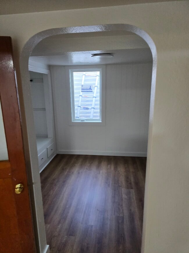 Bed 3 - 815 Marshall St