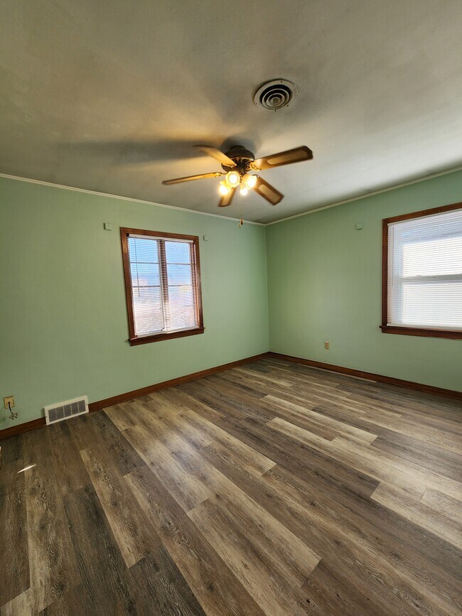 Photo - 815 East Ave S