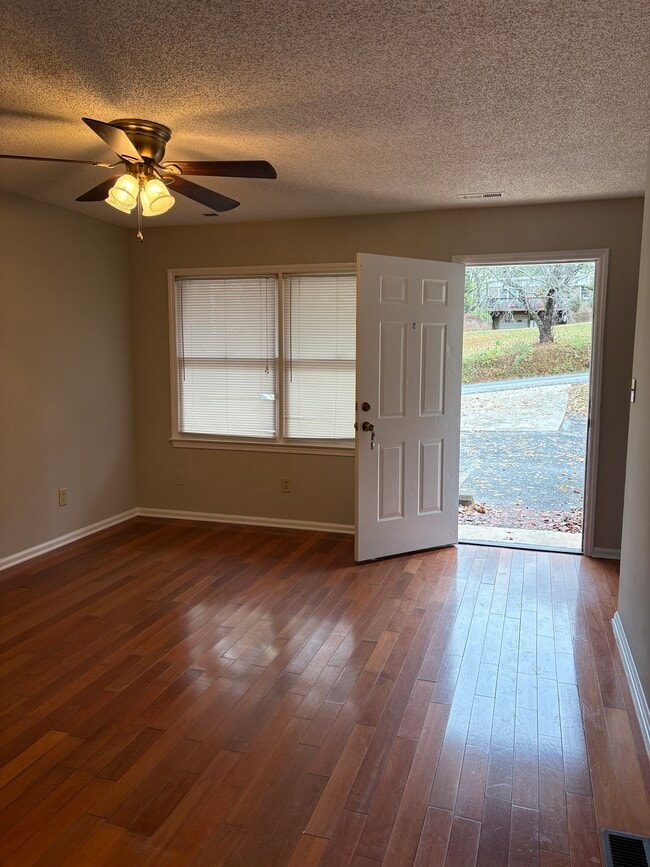 Building Photo - 133 Fairview Dr NW Unit 133 Fairview