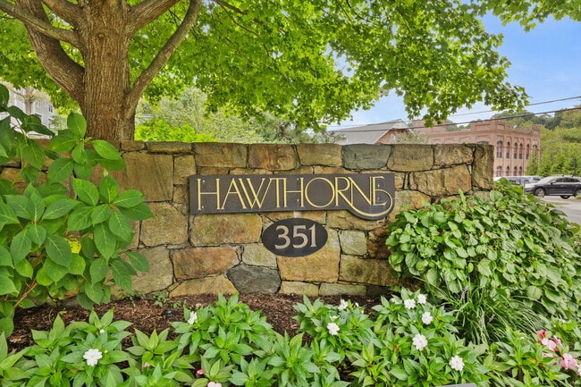 Building Photo - 351 Pemberwick Rd Unit APT 501