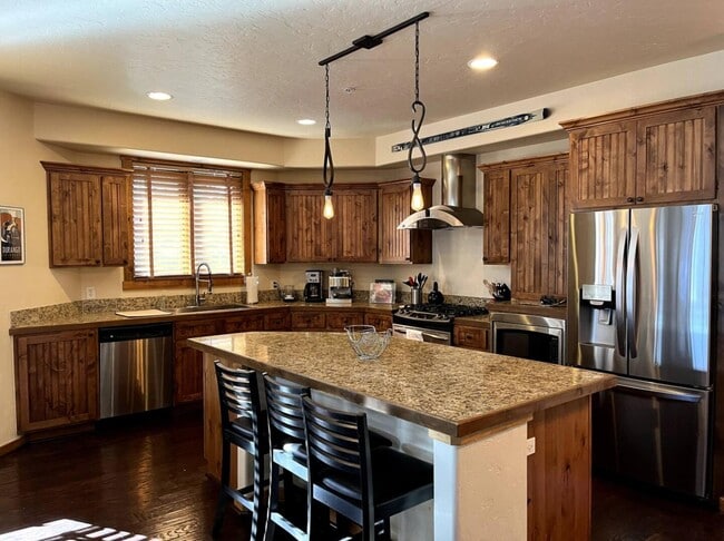 Building Photo - 970 Bear Trail Rental