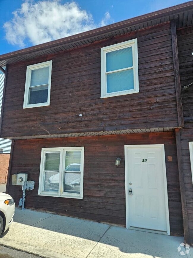 Building Photo - 32 Paul St Unit 32 Rental
