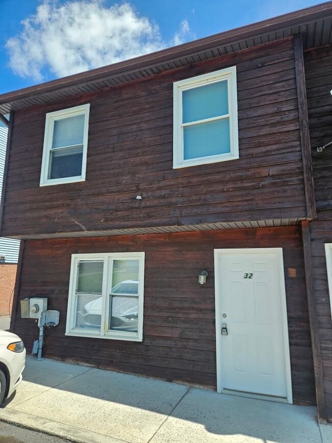 Building Photo - 32 Paul St Unit 32 Rental