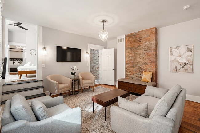 Photo - 2017 Elm St Unidad ID1056145P