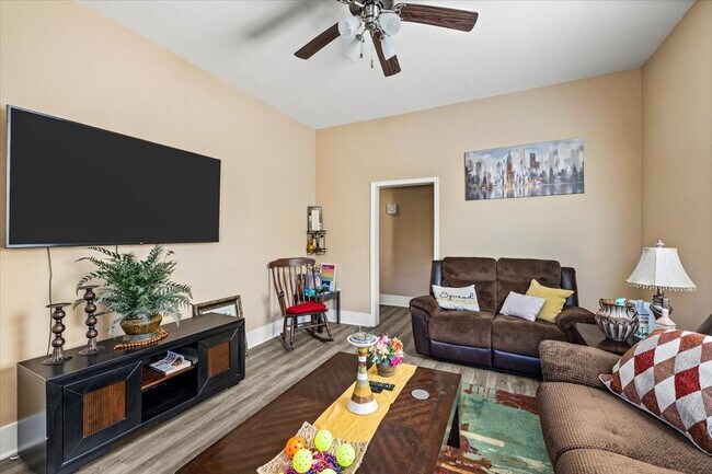 Photo - 2823 Avenue Q Unidad A