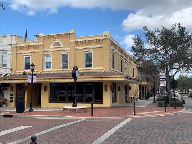 Building Photo - 118 N Eustis St Unit 2