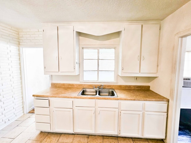 Photo - 205 N 13th St