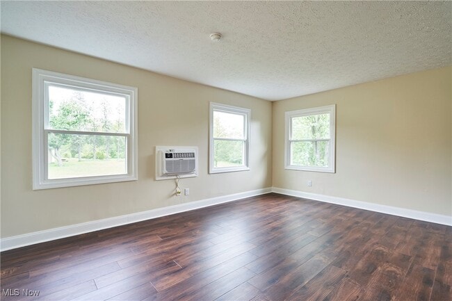 Photo - 2635 Martin Rd