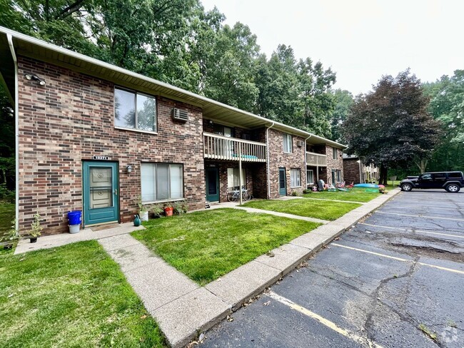Building Photo - Two Bedroom Apartment in Portage Unit 10375