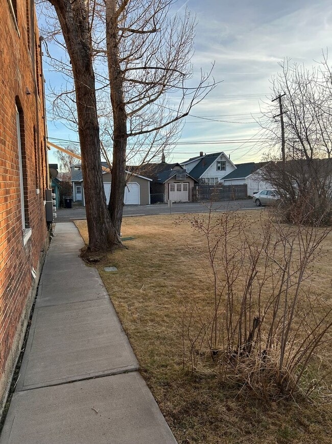 Photo - 1128 E 2nd St Unit B