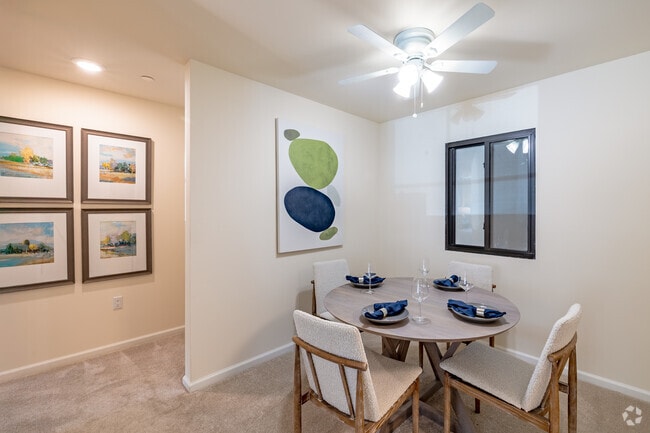 1BD, 1BA - 706 SF - Residence Model W - Dining Room