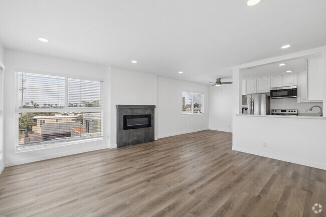 1BR, 1BA - 795SF - Living Room