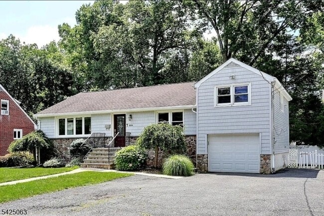 Photo - 684 Spring Ave