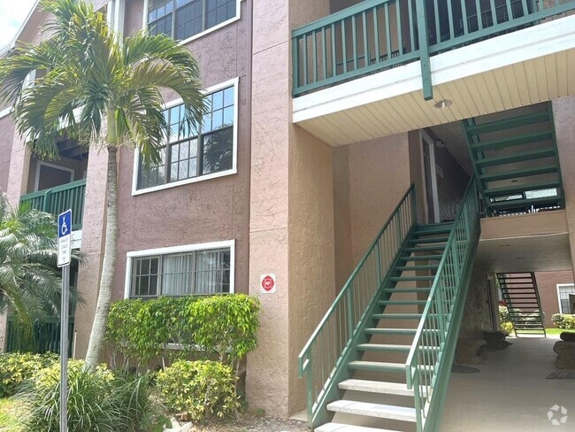 Building Photo - 7667 N Wickham Rd Unit 813 Rental