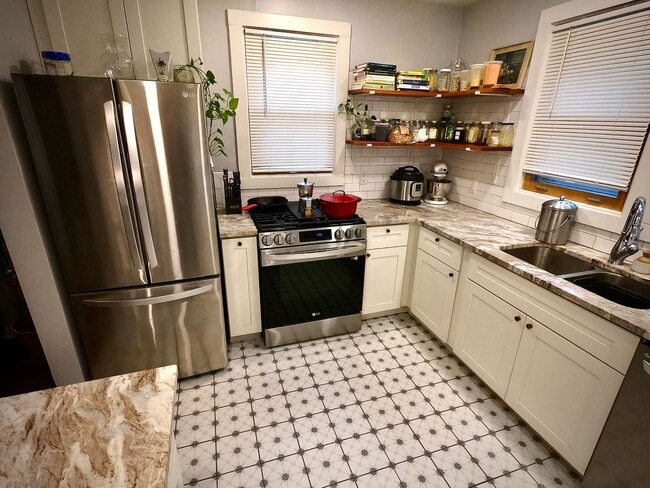 Photo - 5815-17 Holden St Unidad 5815 Holden House