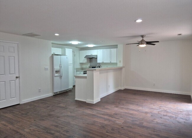 Photo - 3 bedroom - Move In Ready !!