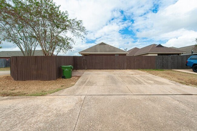 Photo - 8740 Lindsey Ln