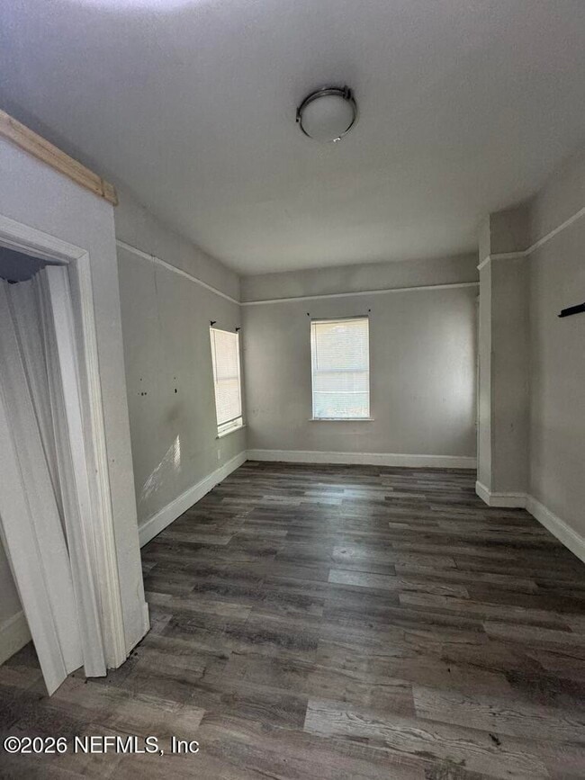 Photo - 1050 8th St W