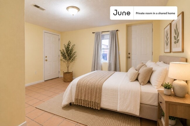 Building Photo - Room in Shared 3 bed/2 bath home