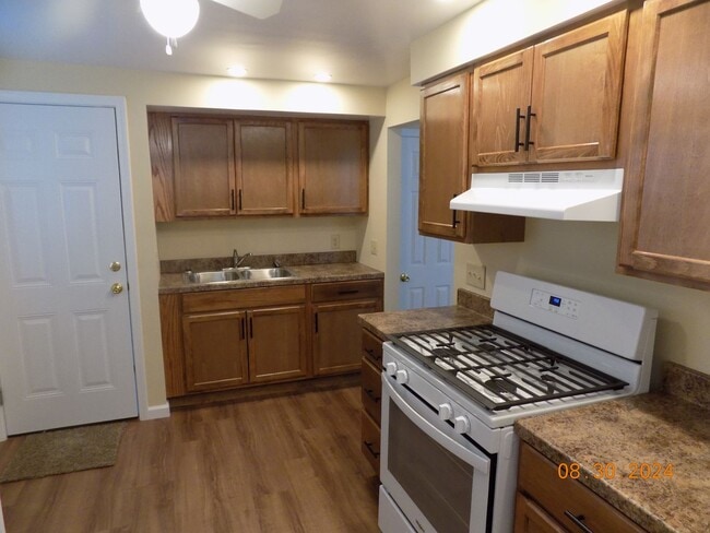 Photo - 450 Albert St Unit A