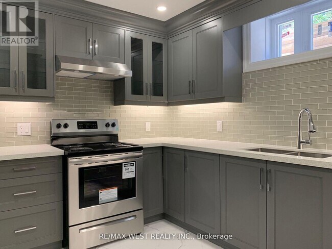 Photo - 1495 King St W