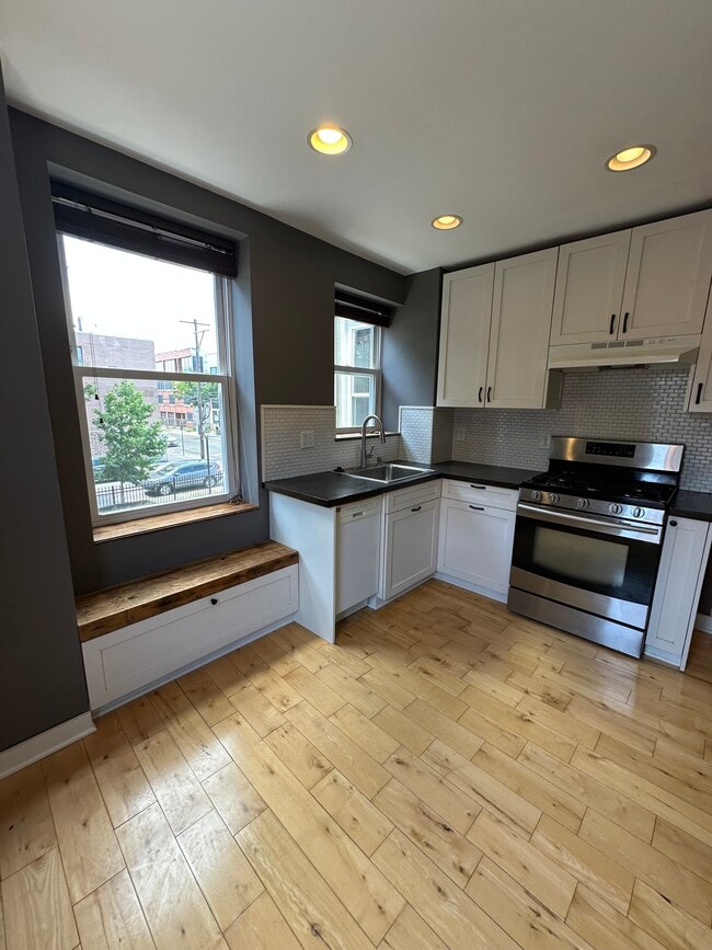 Photo - 2054 Ellsworth St Unidad 2