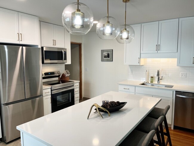 Building Photo - 21 Sheridan Ave S Unit 21 Rental