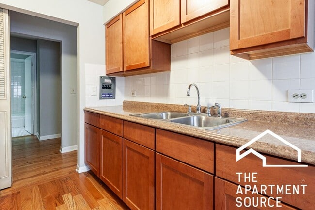 Photo - 512 W Briar Pl Unit 2