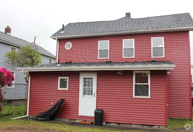 Building Photo - 13 Bruce St Rental
