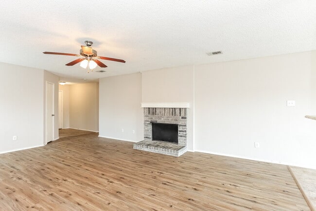 Photo - 5717 Glenshee Dr