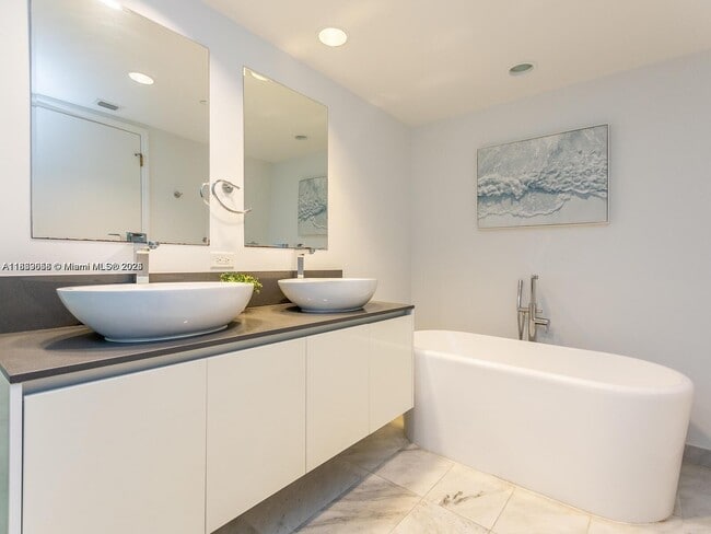 Photo - 9821 E Bay Harbor Dr Unidad 703